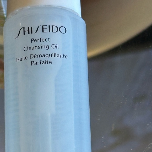 Shiseido Perfect Cleansing Oil Makeup Remover - Picture 3 of 5